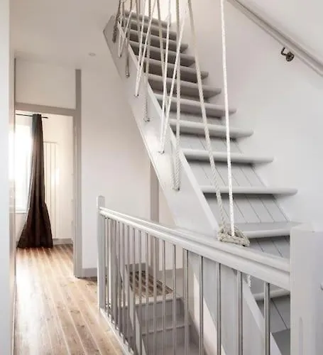 Le De La Baie カロル